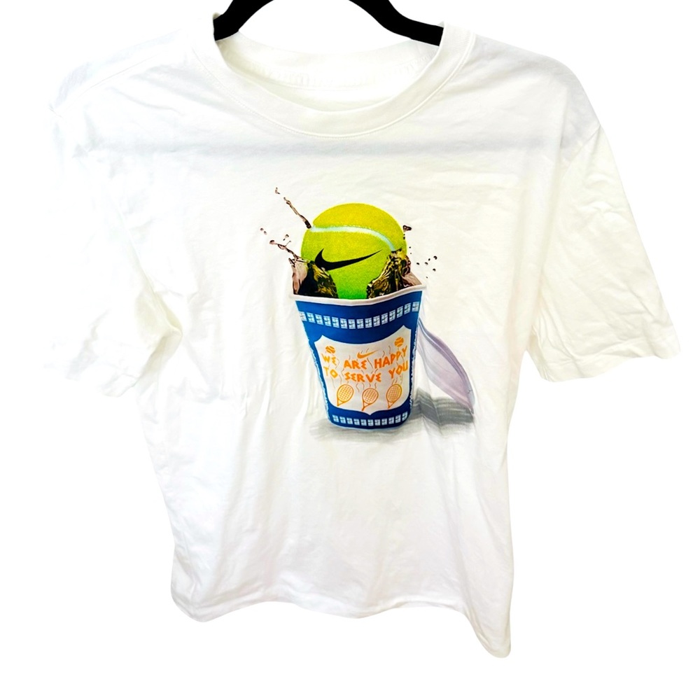 Nike t-shirt size medium